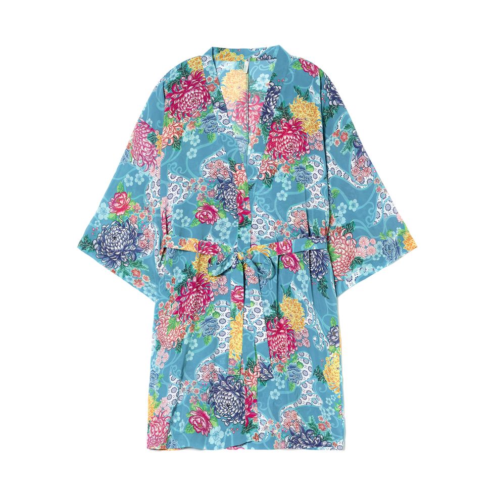 La vestaglia kimono è il massimo della seduzione, indossala anche di giorno con gli outfit più sobri per un effetto davvero seducente