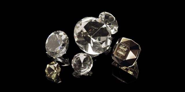 Gemstone, Diamond, Body jewelry, Jewellery, Fashion accessory, Crystal, Macro photography, Still life photography, Photography, Silver, 