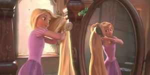 Rapunzel sola con se stessa
