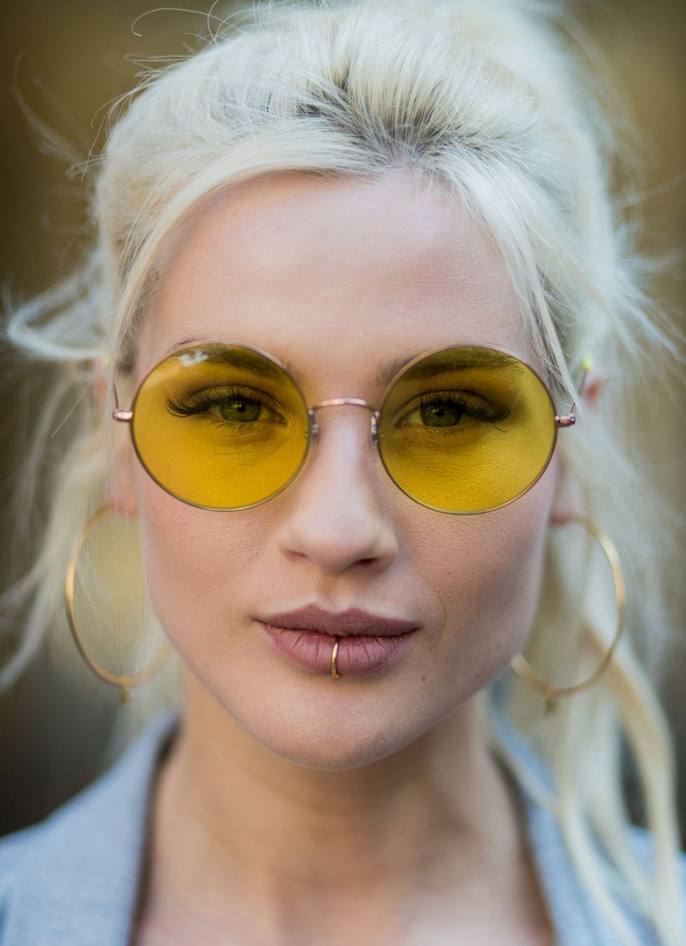 Gli occhiali a lenti gialle hanno un segreto di bellezza, quale?