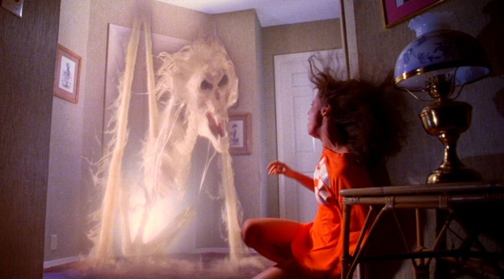 Poltergeist è un film horror psicologico di cult del 1982,  prodotto da Steven Spielberg e diretto da Tobe Hooper
