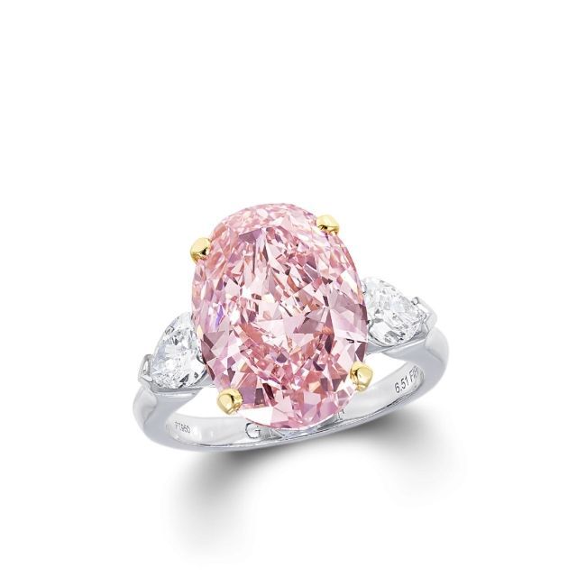 <p>Anello con solitario in diamante rosa, Graff Diamonds.</p>