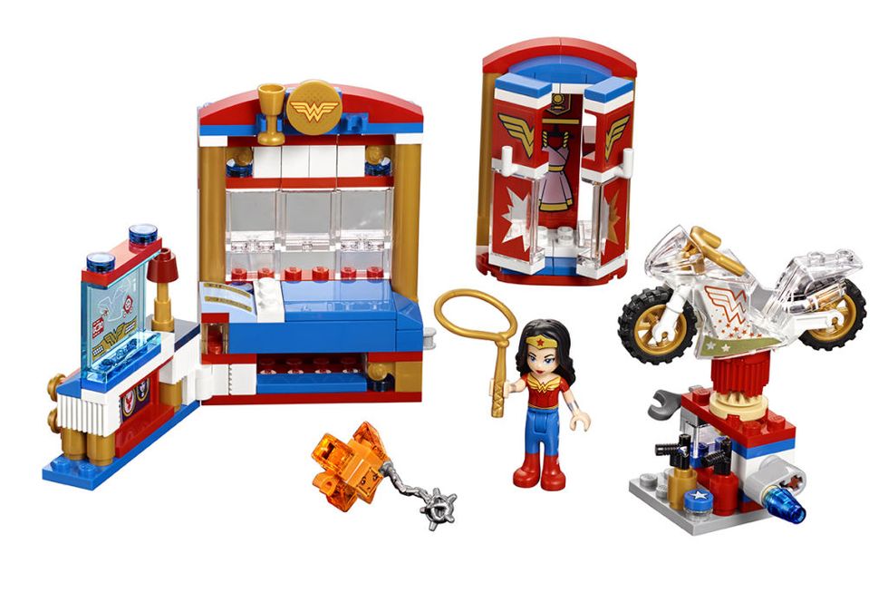 Toy, Lego, Playset, Construction set toy, Action figure, Toy block, Fictional character, 