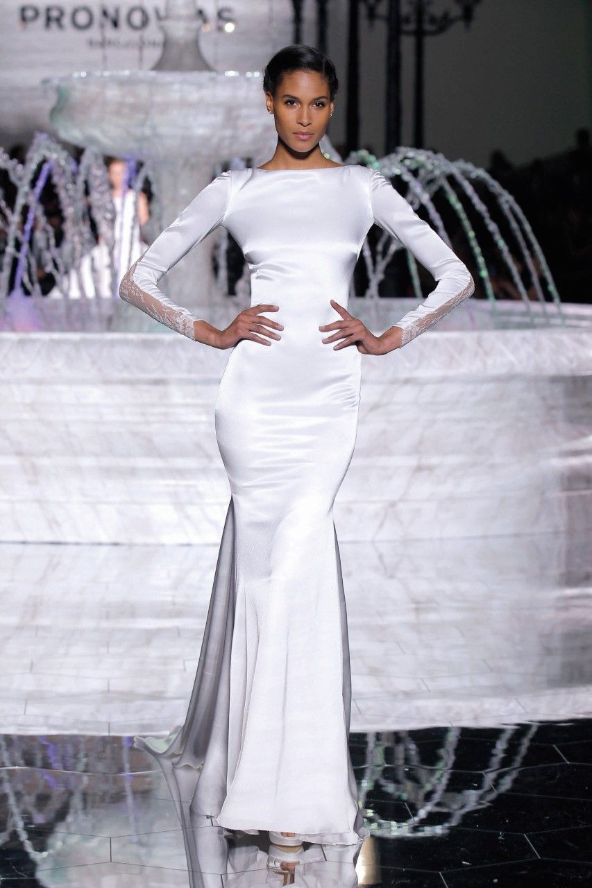 Fashion model, Clothing, Dress, White, Gown, Fashion, Shoulder, Wedding dress, Haute couture, Bridal clothing, 