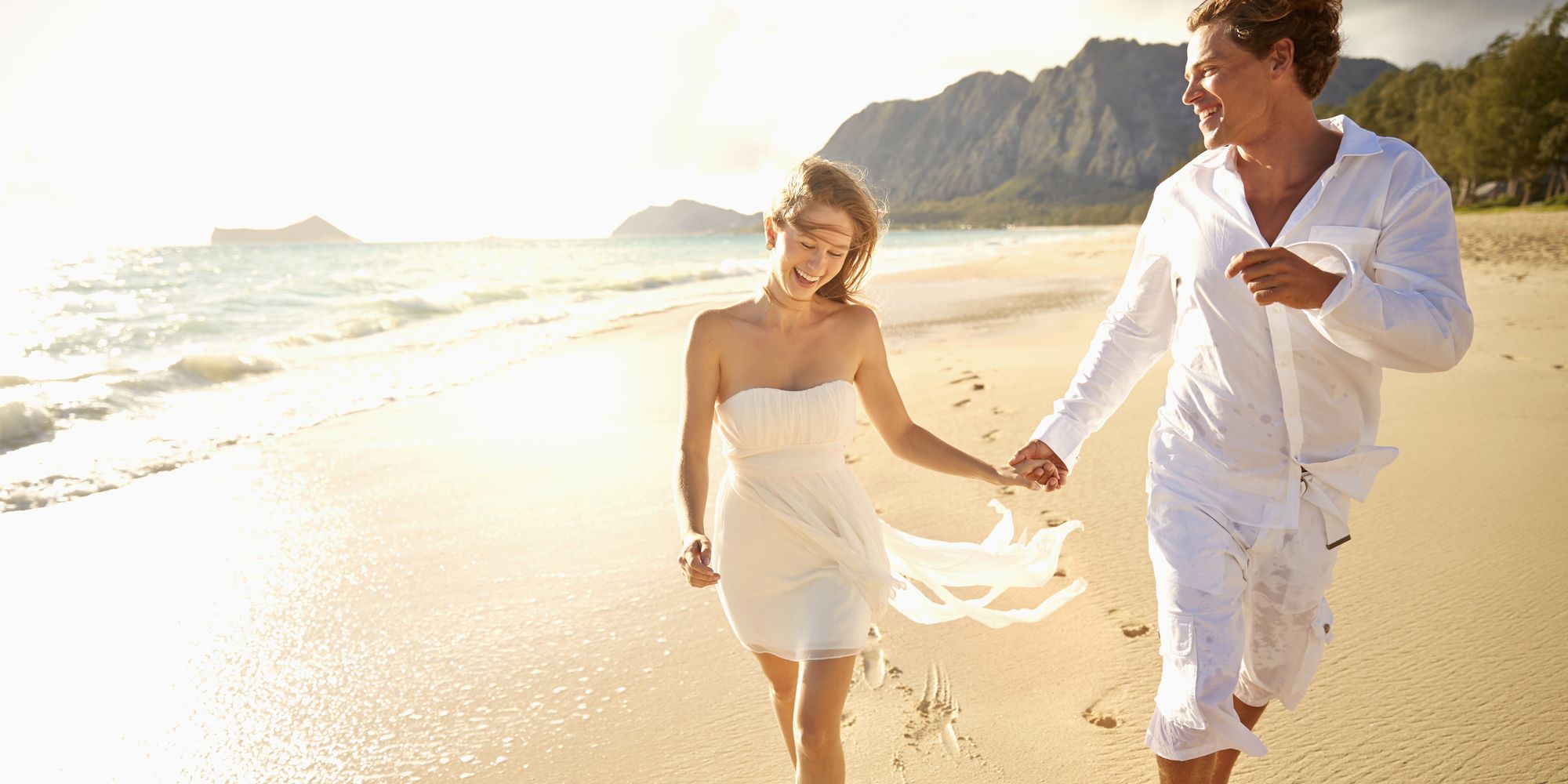 Matrimonio In Spiaggia 14 Abiti Da Sposa Per Celebrare In Riva Al Mare