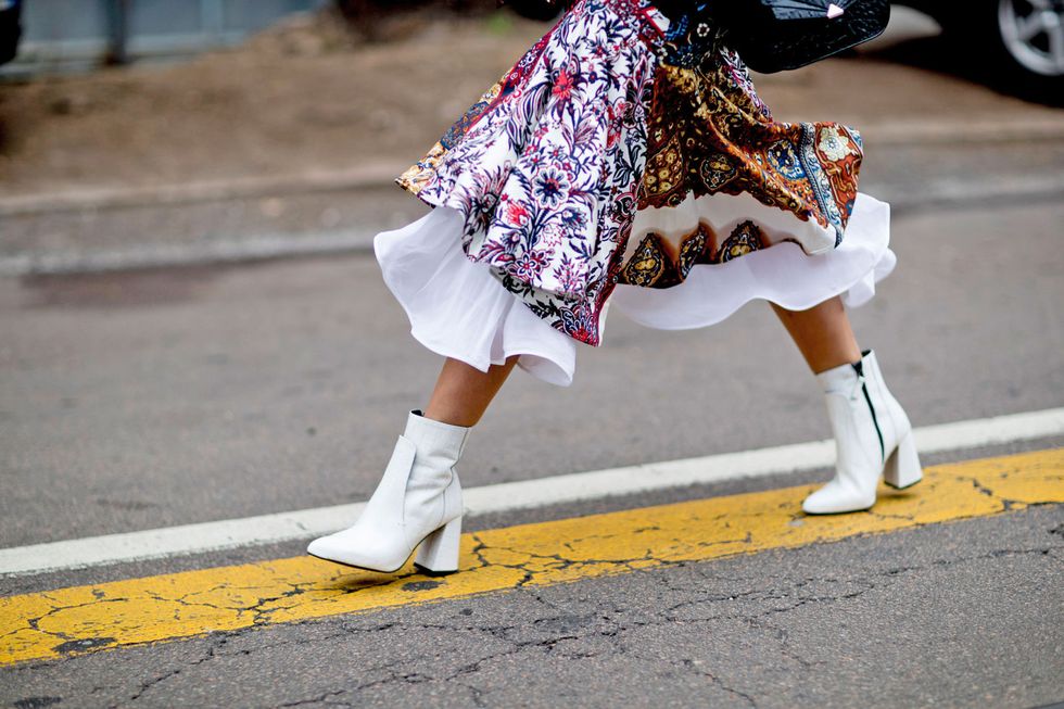 Guarda le gonne lunghe e scopri con quali scarpe stanno bene e quali sono gli outfit estivi da copiare subito. 