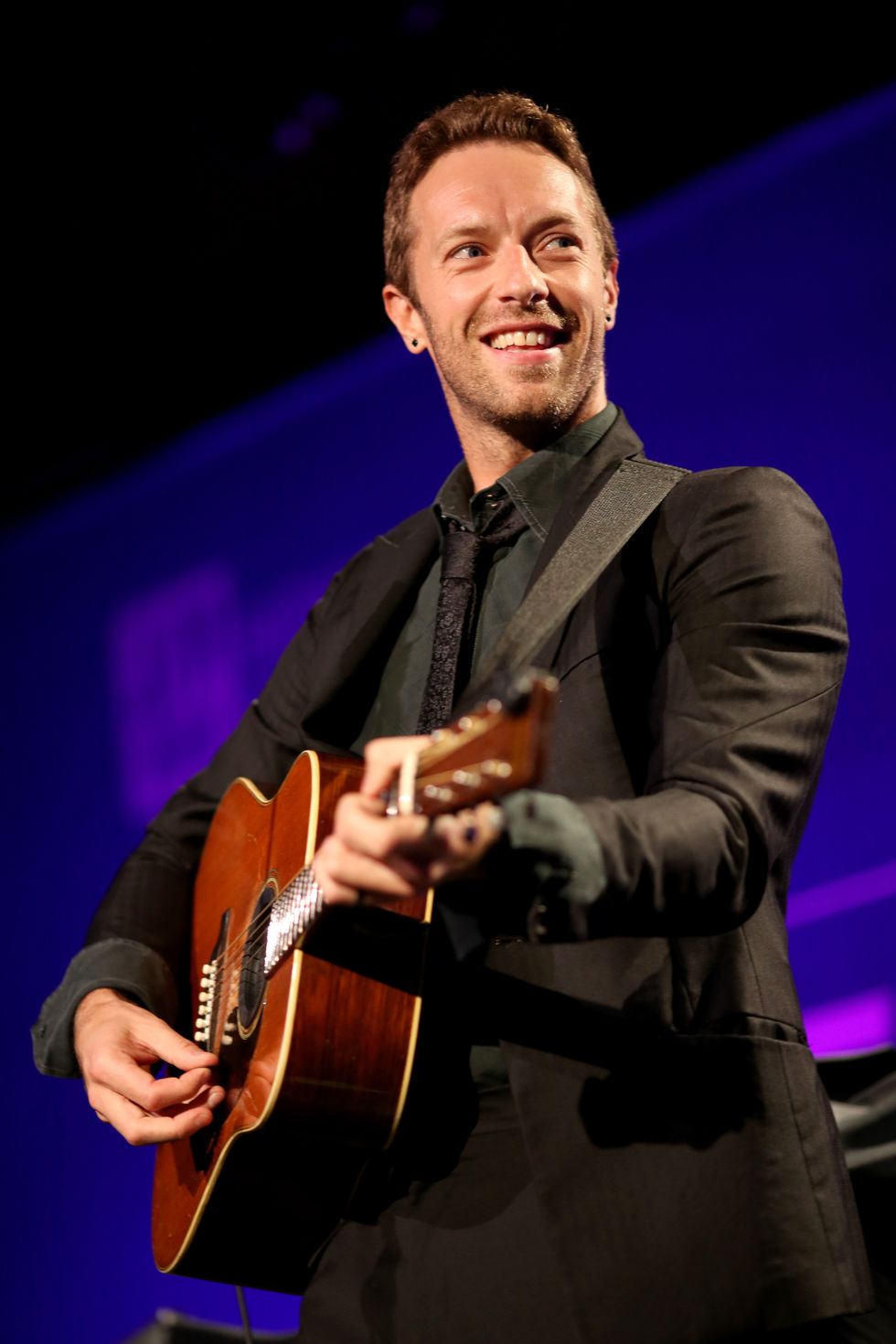 LOS ANGELES, CA - JANUARY 10:  Chris Martin of Coldplay performs at the 4th Annual Sean Penn &amp; Friends HELP HAITI HOME Gala Benefiting J/P Haitian Relief Organization on January 10, 2015 in Los Angeles, California.  (Photo by Christopher Polk/Getty Images for J/P Haitian Relief Organization)
