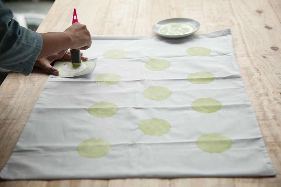 Table, Pattern, Leaf, Textile, Placemat, Linens, Tablecloth, Furniture, Rectangle, Pattern, 