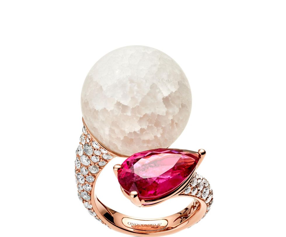 Jewellery, Pink, Amber, Magenta, Violet, Natural material, Ring, Beige, Ruby, Macro photography, 