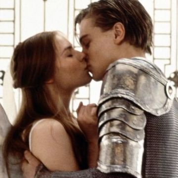 Una scena del film Romeo + Giulietta di William Shakespeare con Leonardo DiCaprio