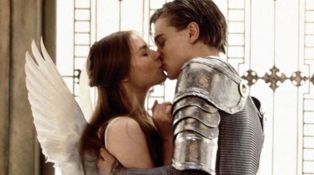 Una scena del film Romeo + Giulietta di William Shakespeare con Leonardo DiCaprio