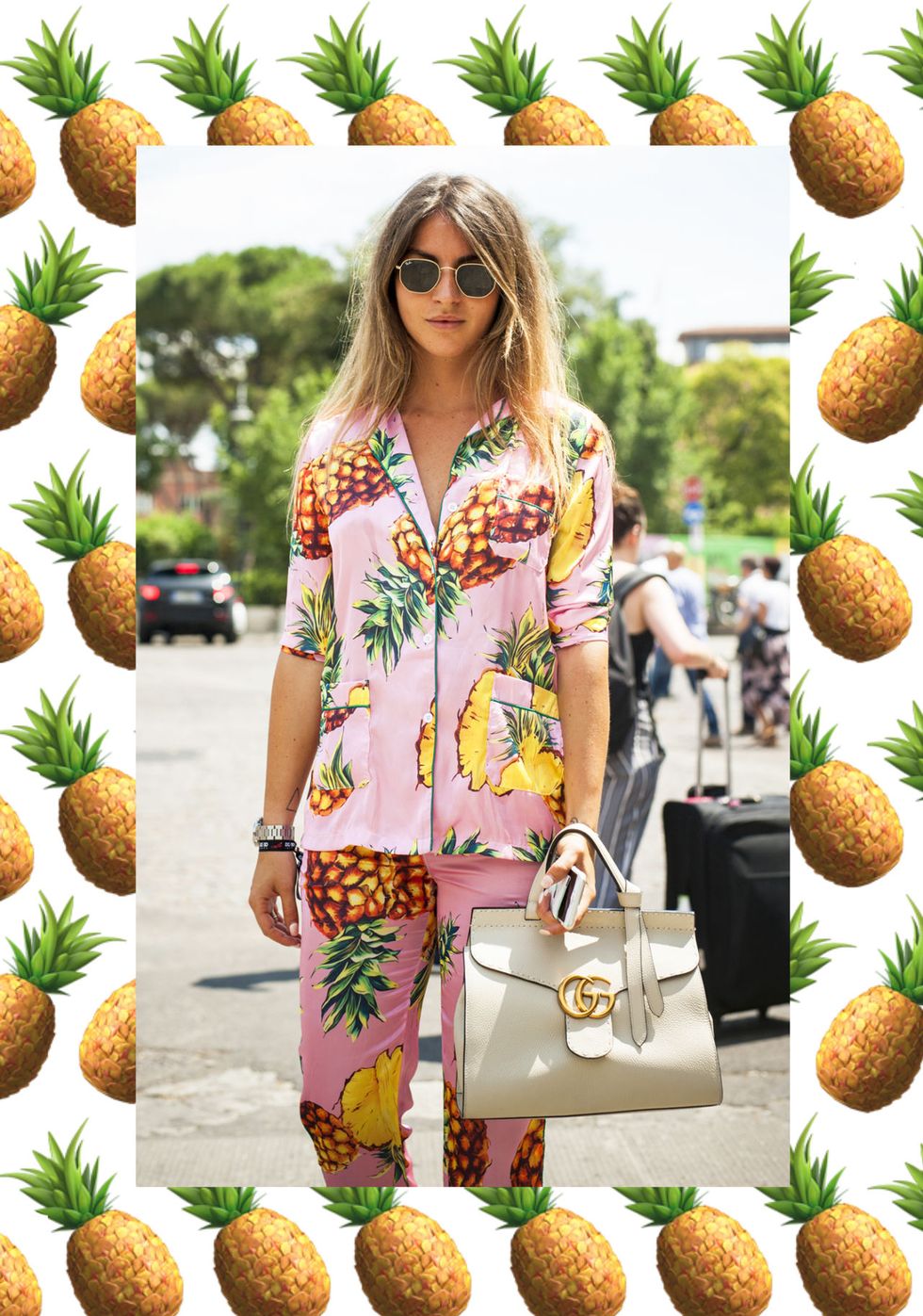 Gli emoji con la frutta più cliccati sono l'ispirazione moda per gli outfit più succosi e appetitosi dell'estate 2017: gli accessori giusti per vestirti al gusto di anguria, pesca ananas e avocado.