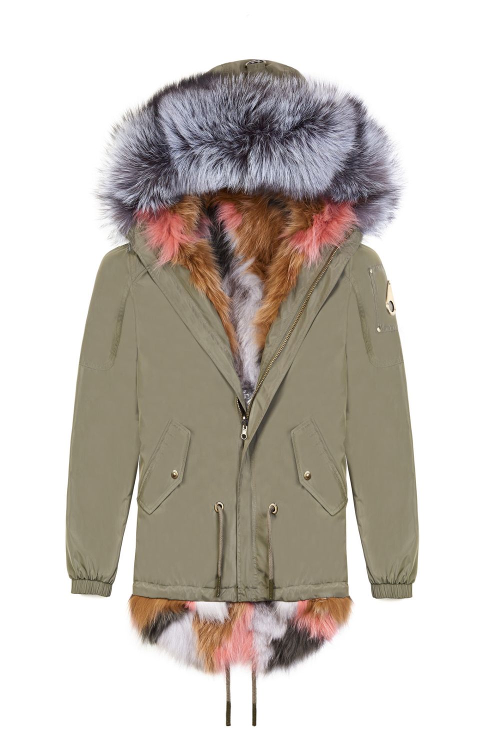 Ecco il giubbotto parka dal taglio originale declinato nei suoi modelli più glam per un capospalla che farà la differenza nella moda inverno 2018.