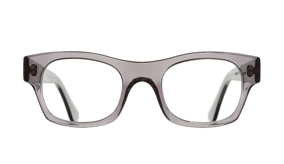 Se sei in cerca di un nuovo paio di occhiali da vista, la montatura su cui puntare deve essere trasparente: risulta leggera sul visto senza perdere in design. 