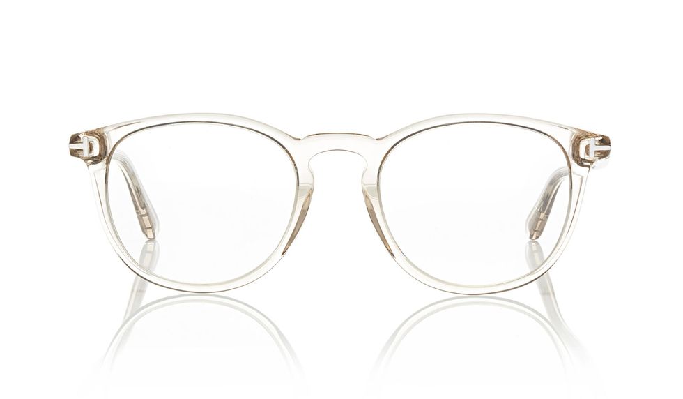 Se sei in cerca di un nuovo paio di occhiali da vista, la montatura su cui puntare deve essere trasparente: risulta leggera sul visto senza perdere in design. 