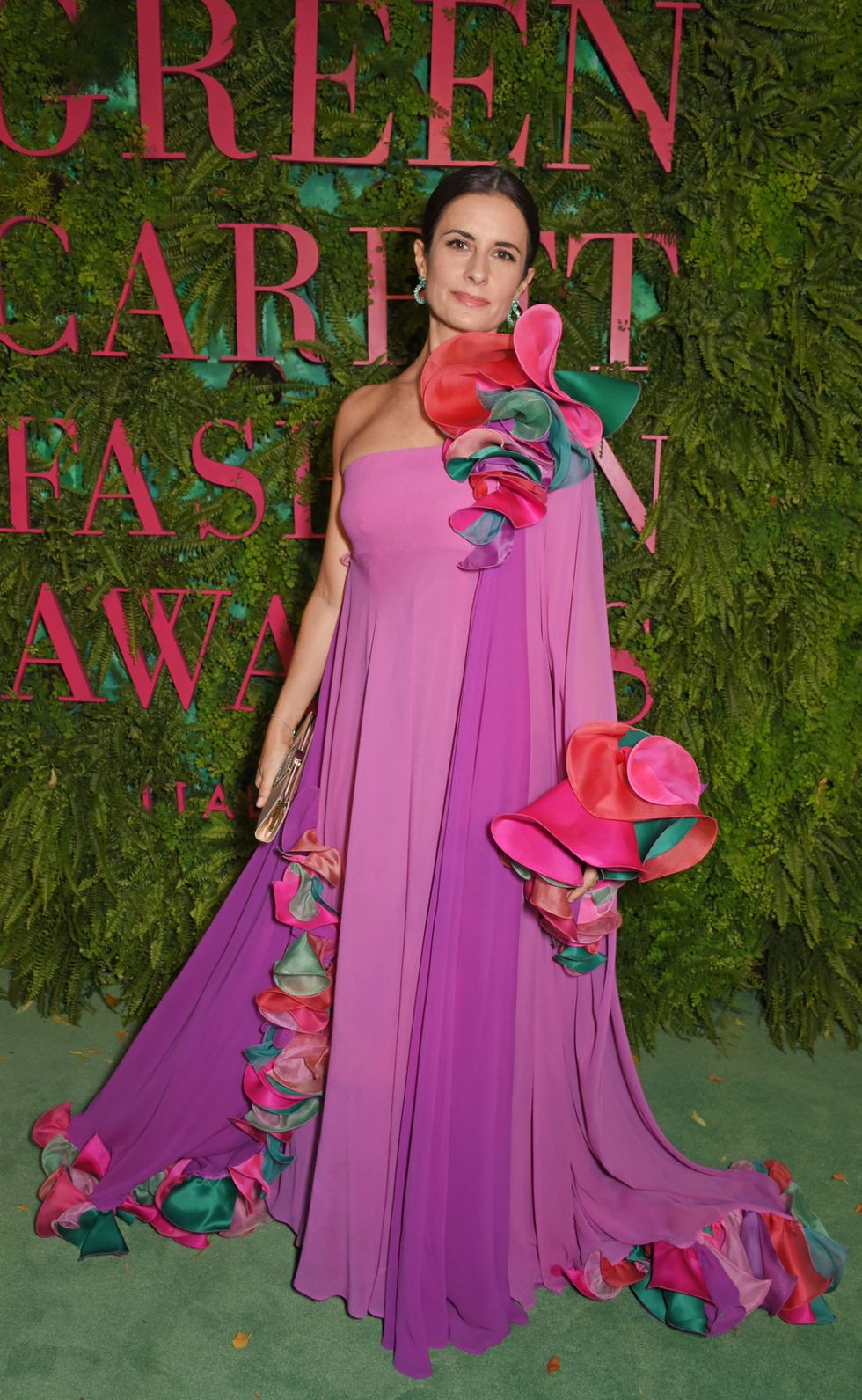 Sul red carpet dei Green Carpet Challenge Fashion Awards al Teatro alla Scala di Milano le stelle del fashion world hanno sfilato in onore di una moda etica, consapevole e super glamour: grazie al lavoro della sua madrina, Livia Firth.