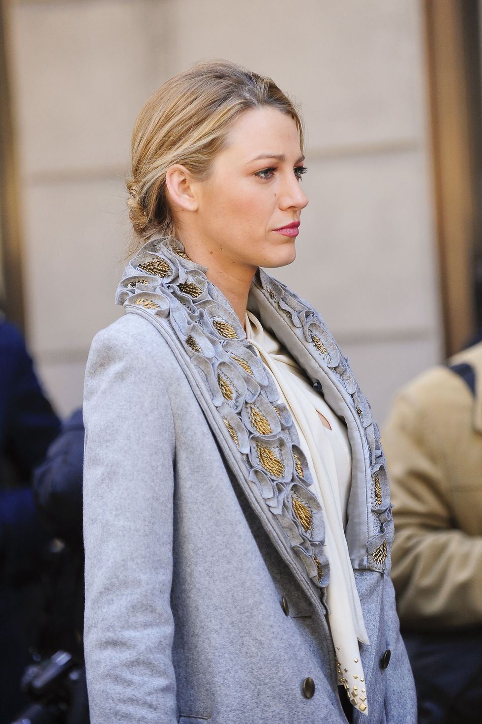 NEW YORK - OCTOBER 19:  Actress Blake Lively films a scene on location at the "Gossip Girl" film set at the Empire Hotel on October 19, 2009 in New York City.  (Photo by Ray Tamarra/Getty Images)