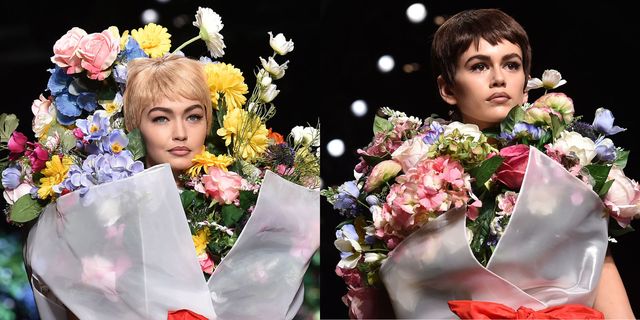 kaia gerber gigi hadid bouquet sfilata moschino 2017