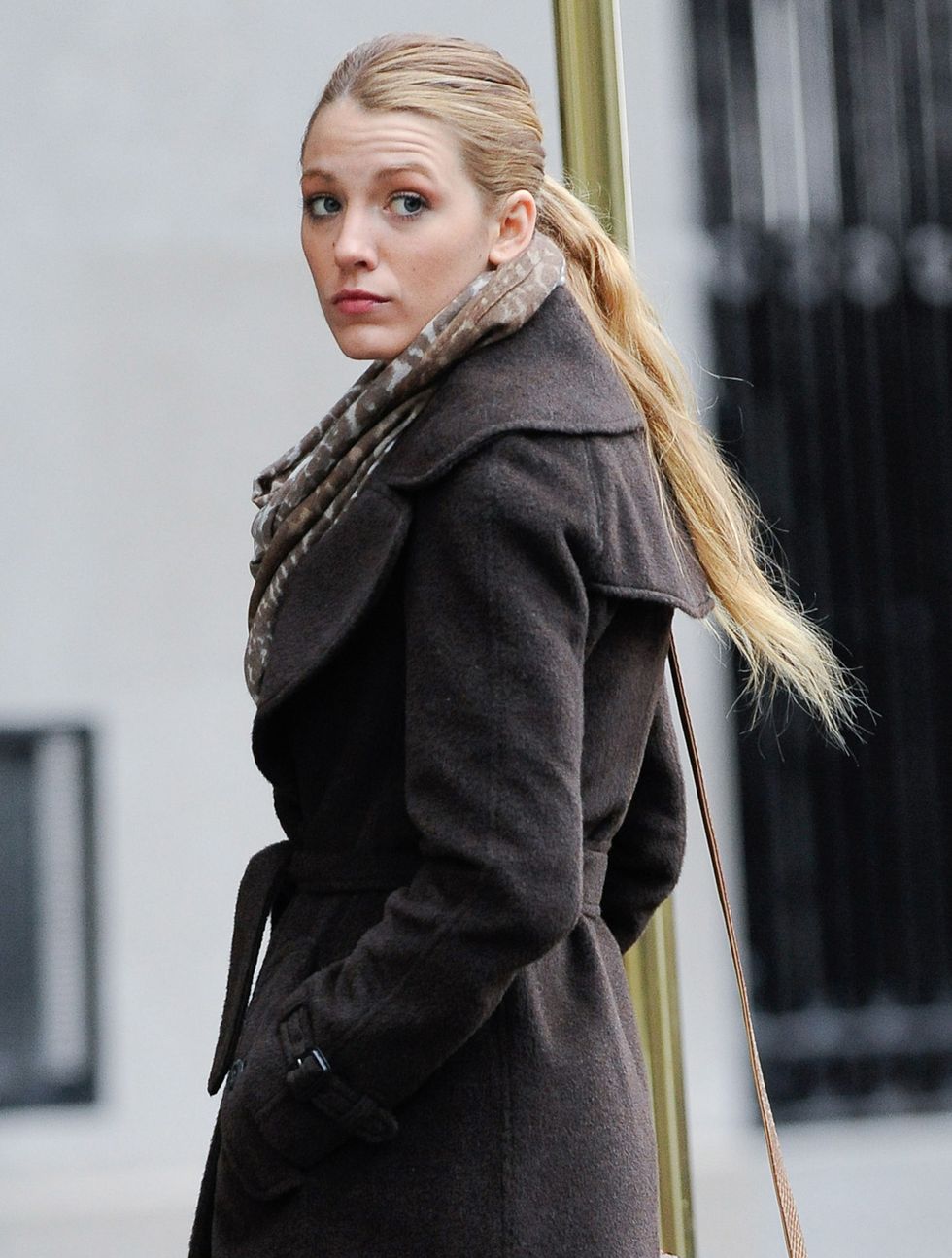 NEW YORK - NOVEMBER 30:  Actress Blake Lively films a scene for "Gossip Girl" on November 30, 2010 in New York City.  (Photo by Ray Tamarra/Getty Images)