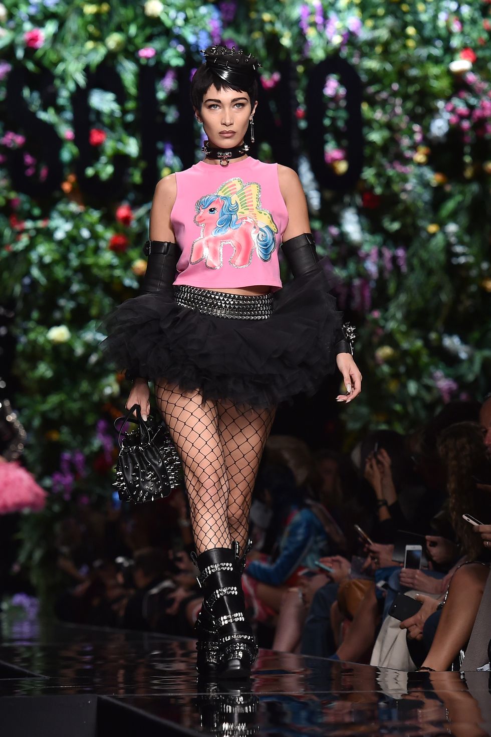 MILAN, ITALY - SEPTEMBER 21:  Bella Hadid walks the runway at the Moschino show during Milan Fashion Week Spring/Summer 2018 on September 21, 2017 in Milan, Italy.  (Photo by Jacopo Raule/Getty Images)