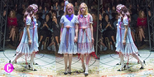 Parigi è già in mood Halloween: il brand Undercover presenta la collezione primavera estate 2018 dove le modelle si tengono per mano sfilando in coppia, proprio come le gemelle di Shining.