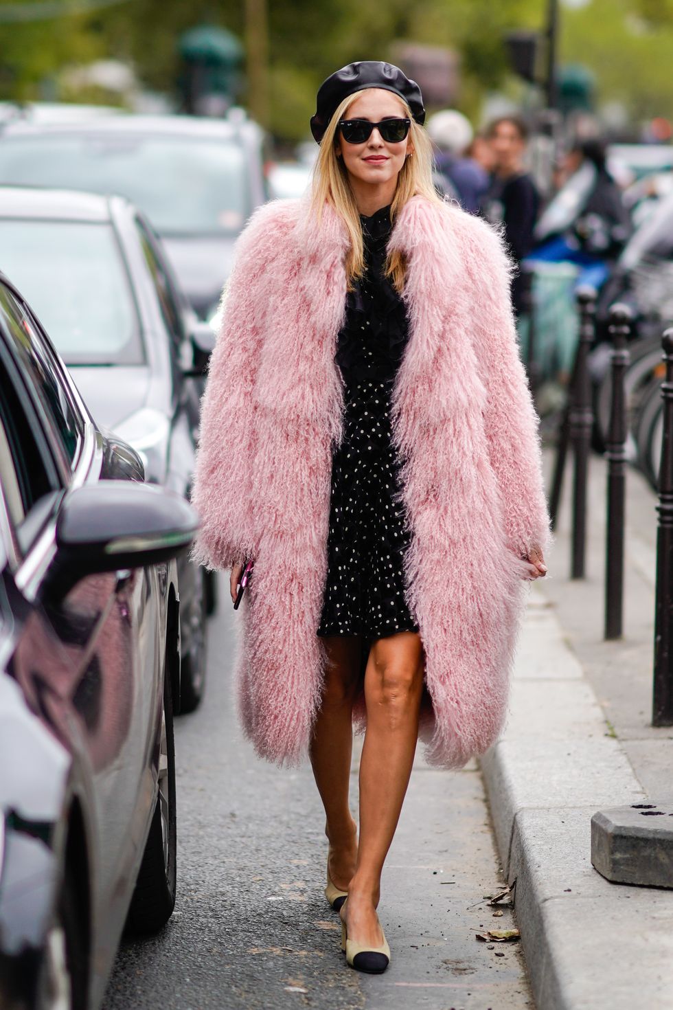 PARIS, FRANCE - OCTOBER 02:  Chiara Ferragni wears a beret hat, sunglasses, a pink fur coat, a black dress chanel slinback shoes, outside Giambattista Valli, during Paris Fashion Week Womenswear Spring/Summer 2018, on October 2, 2017 in Paris, France.  (Photo by Edward Berthelot/Getty Images)