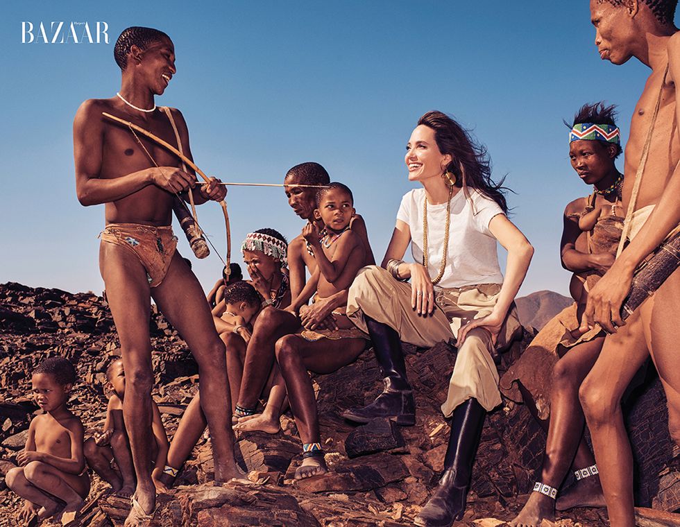 Angelia Jolie ha scritto una lettera dalla Namibia sui diritti delle donne e la responsabilità verso il clima (per i 150 anni di Harper's Bazaar)