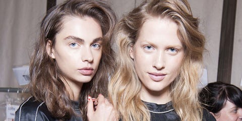 ボサボサ感が逆にいい トレンドの 寝起きヘア ボサボサ感が逆にいい トレンドの 寝起きヘア