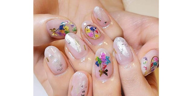 乗せるだけ 大人っぽい 押し花ネイル 乗せるだけ 大人っぽい 押し花ネイル