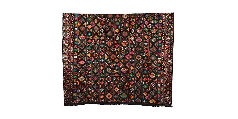 女性用衣装（キラ）20世紀後期 木綿、絹、金属糸 所蔵:ブータン王立テキスタイルアカデミー