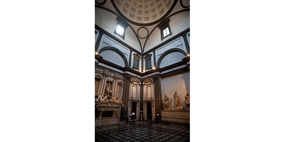 ミケランジェロ・ブオナローティ サン・ロレンツォ聖堂新聖具室 フィレンツェ、1520-1534年 ©Associazione Culturale Metamorfosi