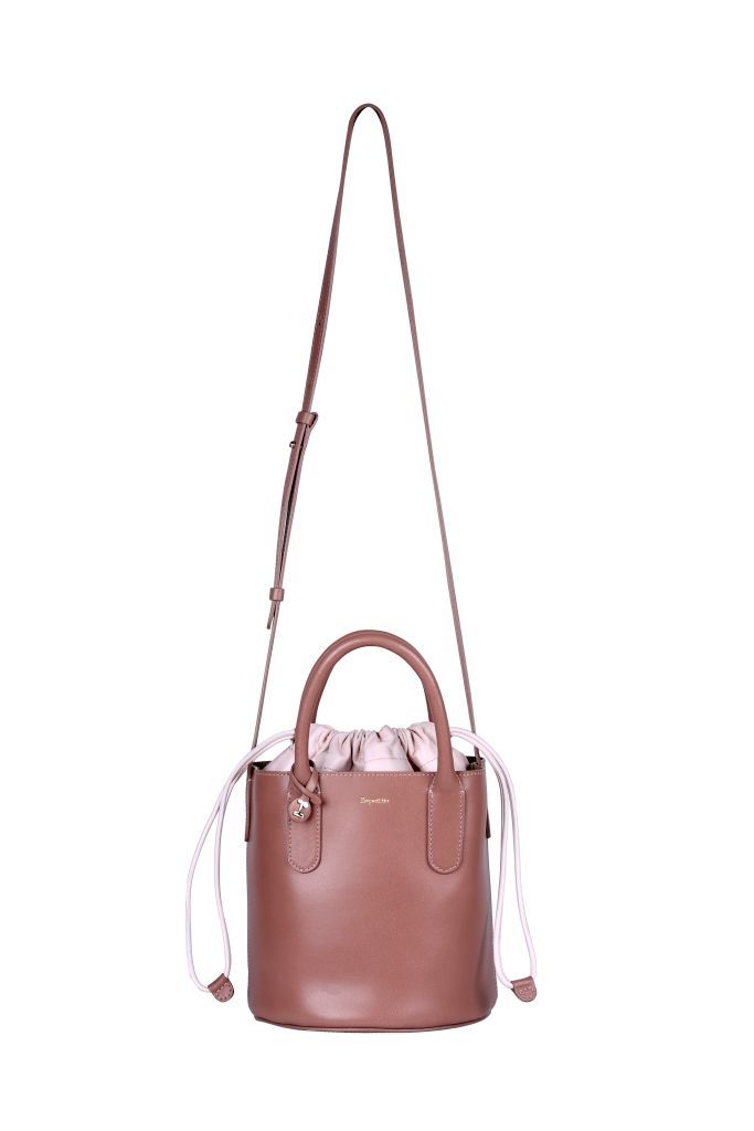 Product, Brown, Bag, White, Fashion accessory, Style, Luggage and bags, Shoulder bag, Leather, Beauty, 