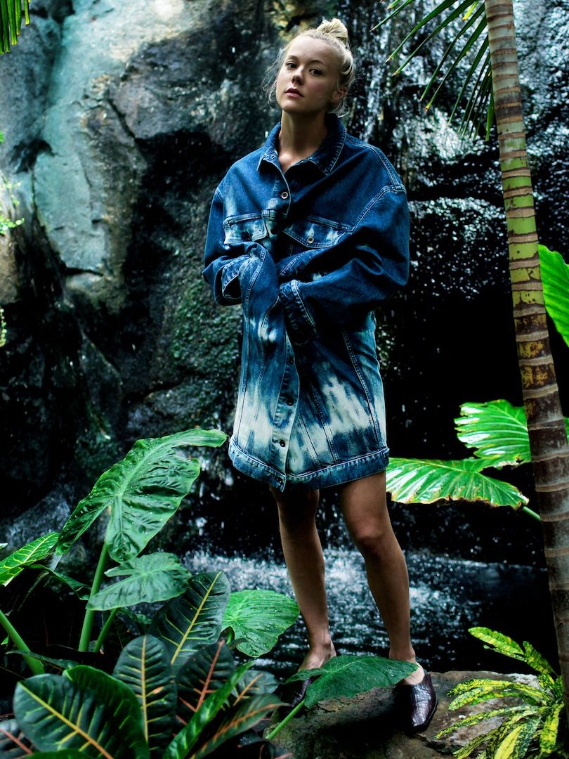 Jacket, Terrestrial plant, Street fashion, Jungle, Overcoat, Day dress, Foot, Arecales, Sandal, Rainforest, 
