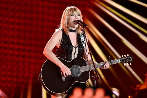 テイラー スウィフト ライブで元彼との共作曲を披露 テイラー スウィフト ライブで元彼との共作曲を披露