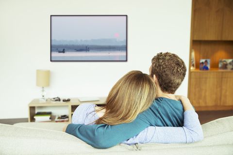 カップルの関係を長続きさせる習慣は 家でテレビ が研究で判明