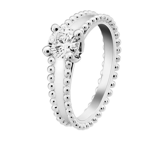 Jewellery, Ring, Circle, Metal, Body jewelry, Silver, Wedding ceremony supply, Diamond, Engagement ring, Platinum, 