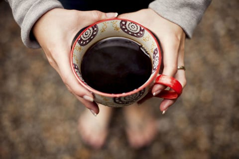 コーヒーカップとティーカップの正しい持ち方って コーヒーカップとティーカップの正しい持ち方って