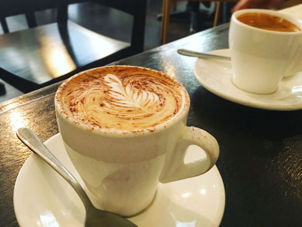 <p>さきほどのストリートでも、こだわりのコーヒーが楽しめる。コーヒー文化が発展しているメルボルンには、あちらこちらにセンスの良いカフェが。お店ごとに個性のある、こだわりの1杯をカフェ巡りをしながら楽しんでみては？</p>