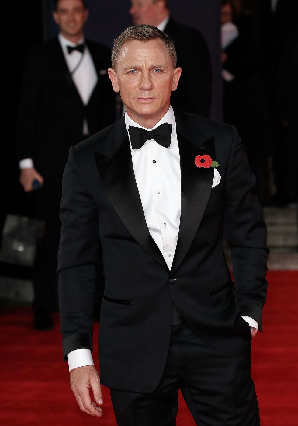 <p><strong data-redactor-tag="strong" data-verified="redactor"></strong><strong data-redactor-tag="strong" data-verified="redactor">Daniel Craig（ダニエル・クレイグ）</strong></p>

<p>1968年生まれ。映画『007』シリーズのボンド役で知られるイギリス出身の俳優。映画では男くさくシブい役柄が多く、私生活では2011年にレイチェル・ワイズと再婚を果たし、公の場で彼女を<a href="http://www.dailymail.co.uk/tvshowbiz/article-3310327/Rachel-Weisz-Daniel-Craig-memorial-event-late-director-Mike-Nichols.html">エスコートする姿</a>もまさにボンドのように紳士でクール。しかし、プライベートで一般人に混ざってニューヨークの街角を<a href="http://www.dailymail.co.uk/tvshowbiz/article-3330803/Daniel-Craig-enjoys-romantic-stroll-wife-Rachel-Weisz-gruelling-Spectre-promo-tour-comes-end.html">デートする姿</a>は...？ 自在にオーラを消してしまえるあたり、これぞミスター・ボンドです！</p>
