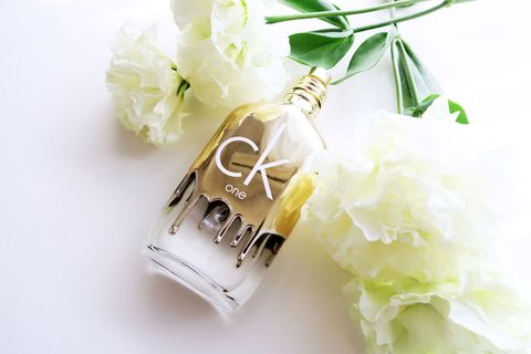 <p>「男女問わず使えるオードトワレ。ジューシーでフレッシュ、かつウッディさも加味したエネルギッシュな香りは、フローラル系が苦手な方にもおすすめ。春〜夏の肌につけると、爽やかな香りが体を包むように広がります」</p>

<p><a href="http://www.calvinklein.com/sg/ck-gold-eau-de-toilette-spray-794760.html" target="_blank" data-tracking-id="recirc-text-link">シーケーワン ゴールド オードトワレ スプレー</a></p>