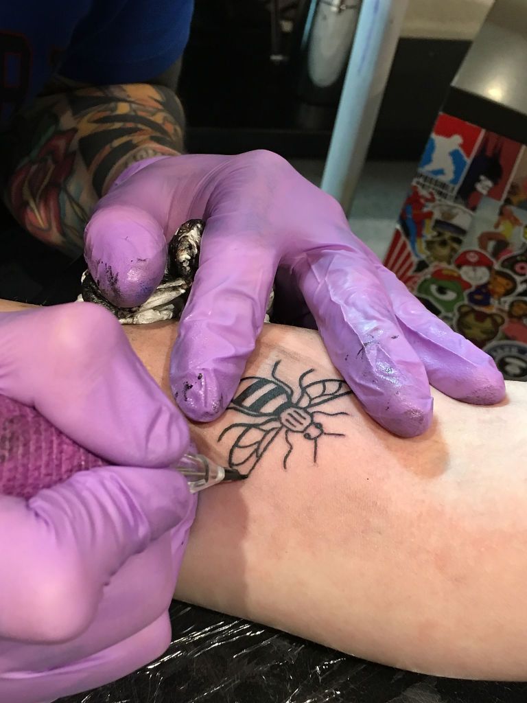 Purple, Tattoo, Mehndi, Temporary tattoo, Arm, Pattern, Hand, Joint, Design, Finger, 