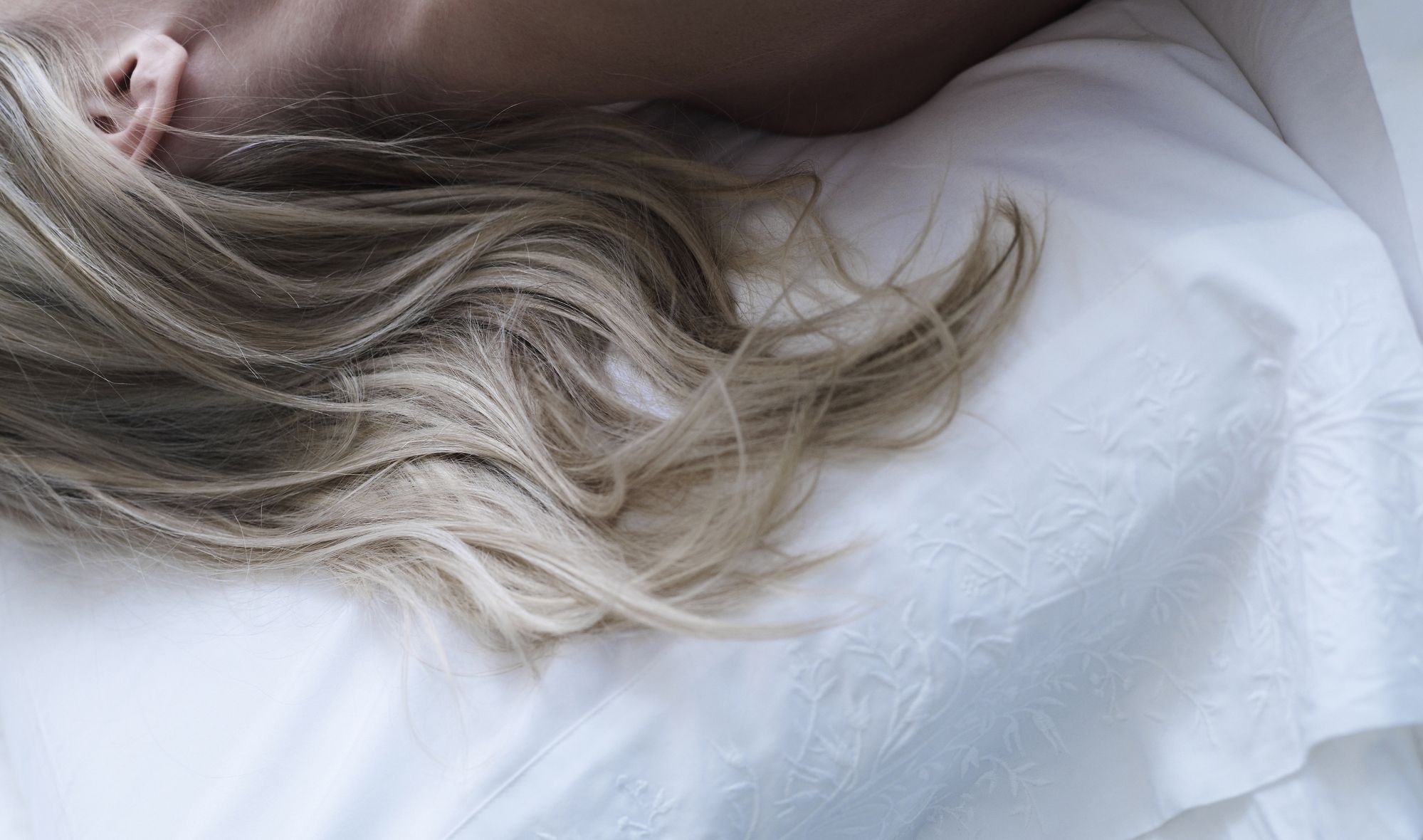 ツヤツヤ美髪の女子のための 就寝中のヘアケア術 ツヤツヤ美髪の女子のための 就寝中のヘアケア術