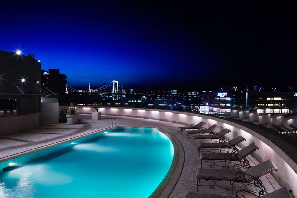 Swimming pool, Blue, Night, Sky, Light, Lighting, Property, Architecture, Building, Water, 