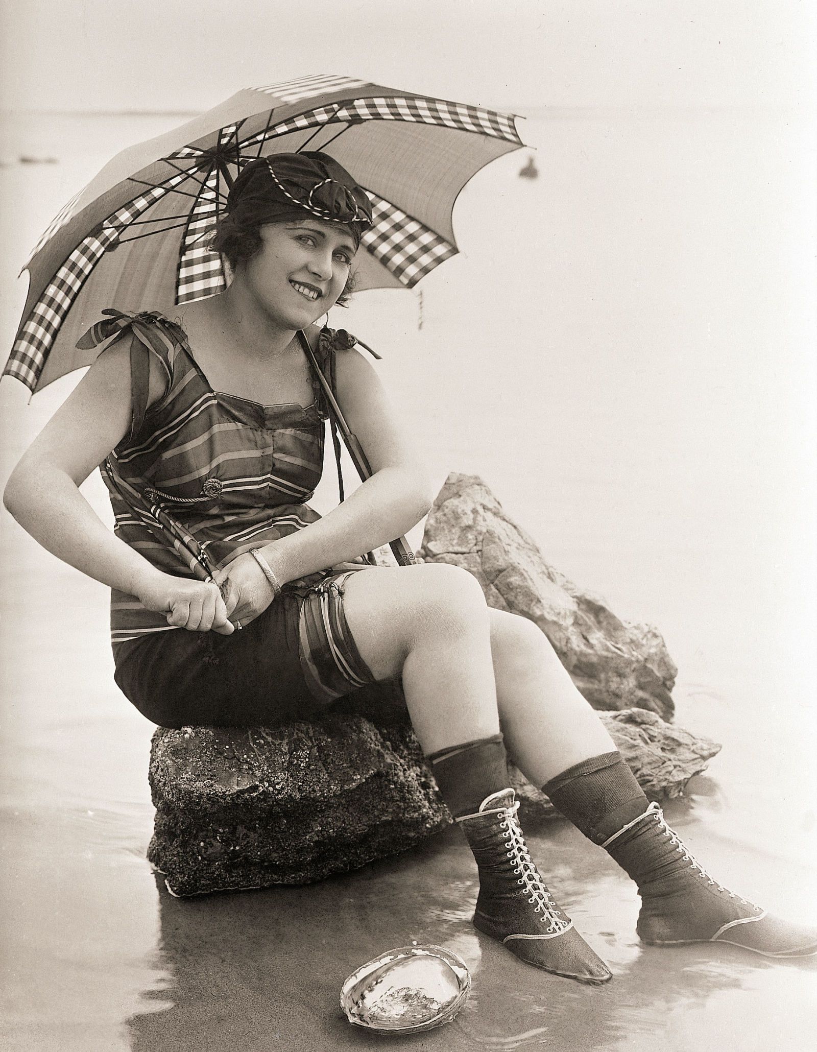 どの時代が好み？100年かけて進化した「女性水着」の歴史