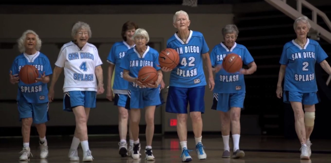 年齢はただの数字 おばあちゃんたちのバスケチームが話題