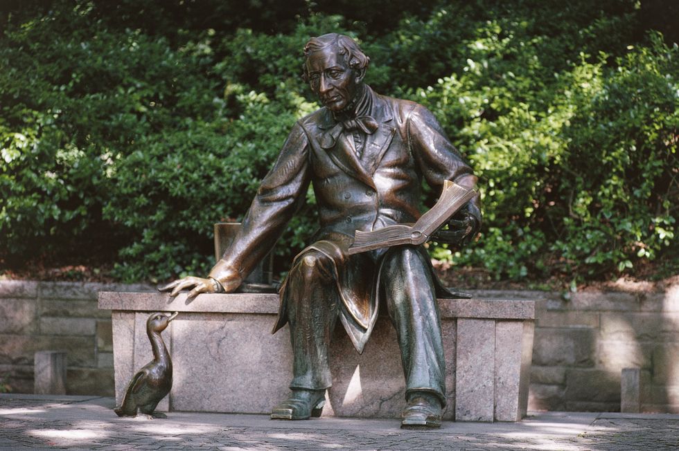 アンデルセンの銅像