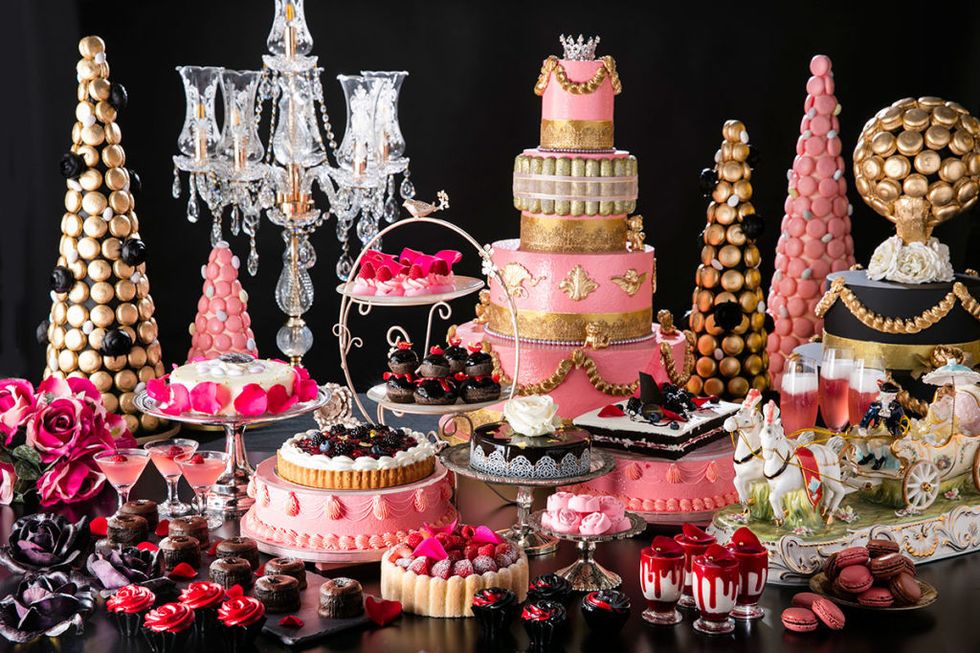 Pink, Sugar paste, Sweetness, Cake, Cake decorating, Food, Dessert, Pasteles, Icing, Baked goods, 