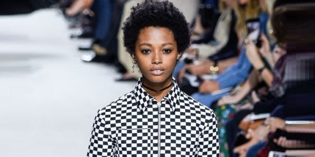 どのスタイリストも私の髪をセットしない 黒人モデルが告白 どのスタイリストも私の髪をセットしない 黒人モデルが告白