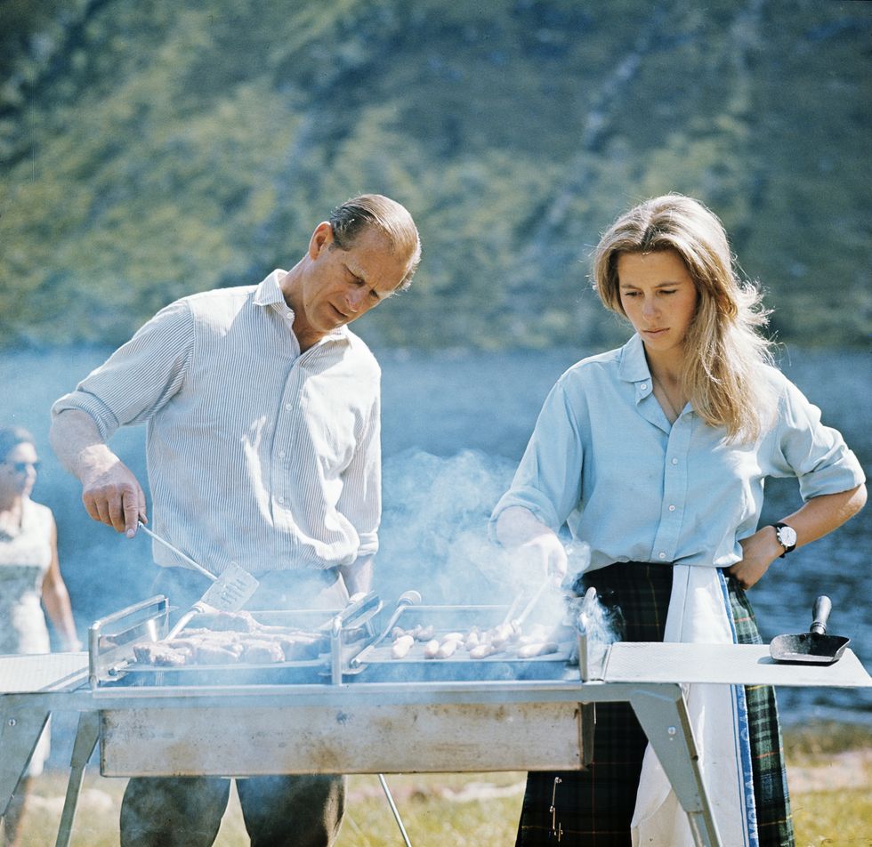 People in nature, Barbecue grill, Cooking, Aircraft, Model aircraft, Outdoor furniture, Barbecue, Outdoor grill, Cook, 