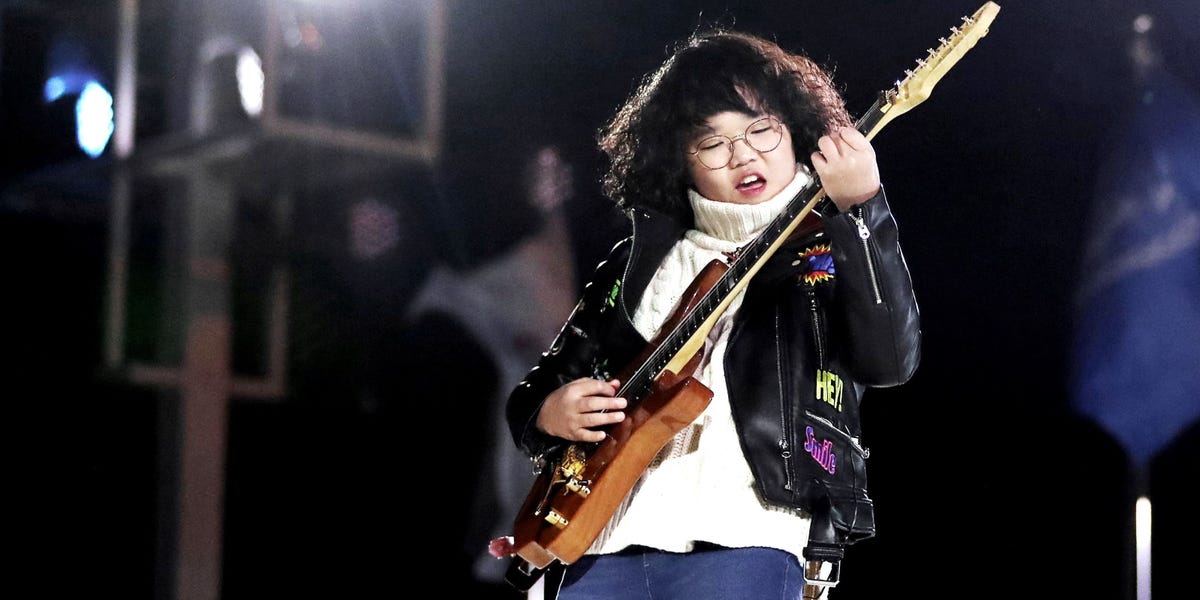 かっこいい 閉会式で話題を呼んだ13歳の天才ギタリスト かっこいい 閉会式で話題を呼んだ13歳の天才ギタリスト